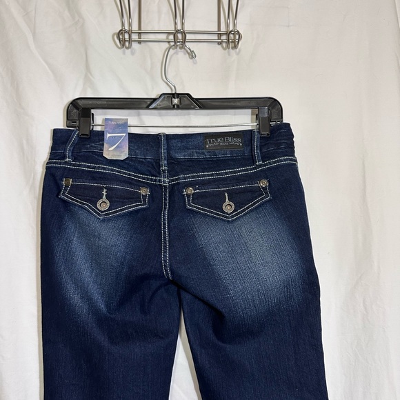 True Bliss junior flare jeans. NWT size 7 - Picture 5 of 6